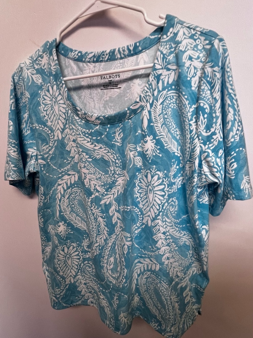 TALBOT’S AQUA BLUE & WHITE FLORAL STRETCH TEE W/SCOOP NECK & SHORT SLEEVES. 1X